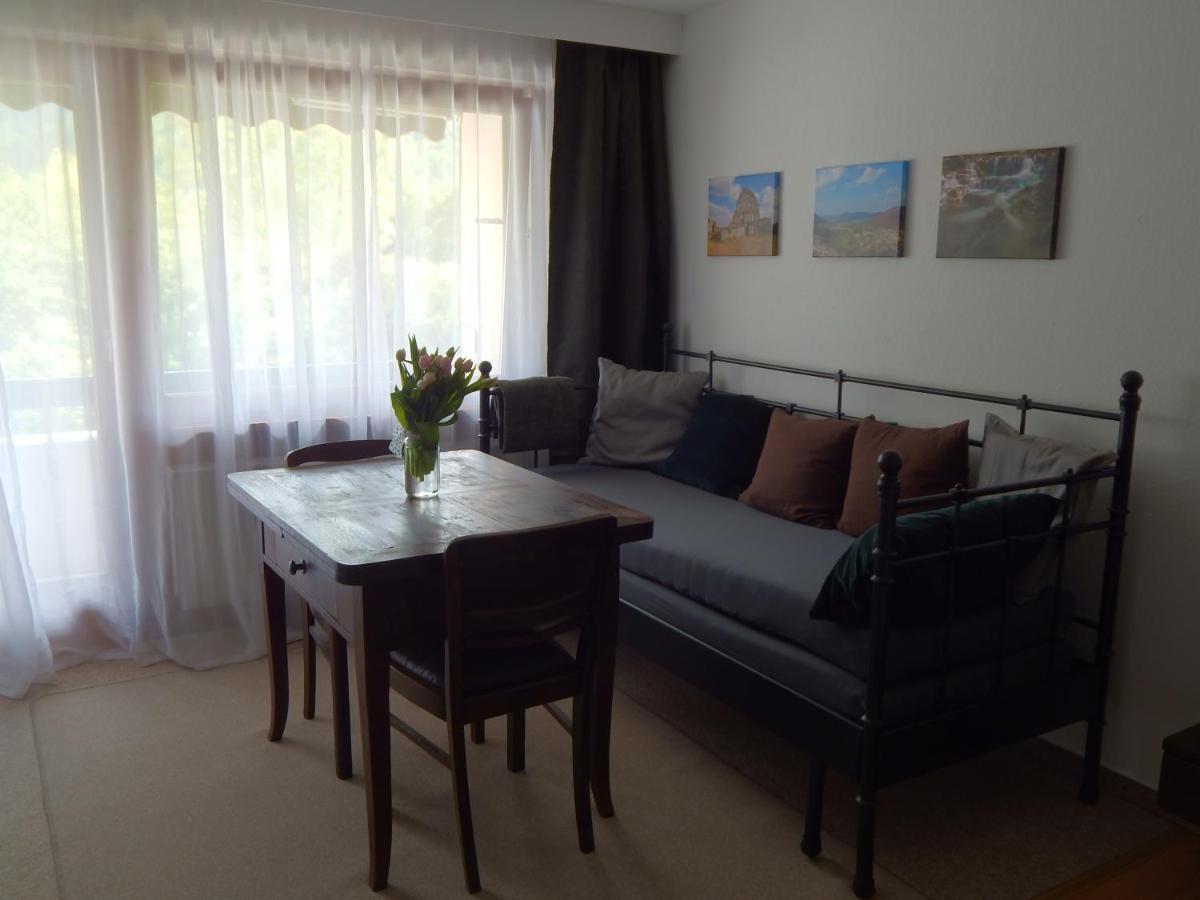 Free Apartment - Burgblick Bad Urach Exterior foto
